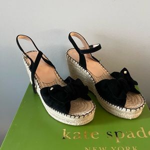 Kate Spade Fanni Wedge Comfort Sanda
NEVER WORN. SAME CONDITION